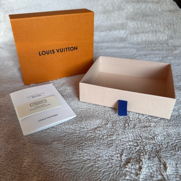 Authentic Louis Vuitton Paper shopping Gift bag Measures 5.5”x5”x1.5” - Picture 3 of 9